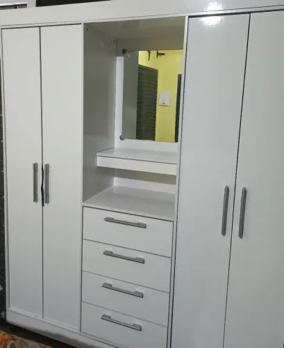 Guarda-roupa com espelho - usado