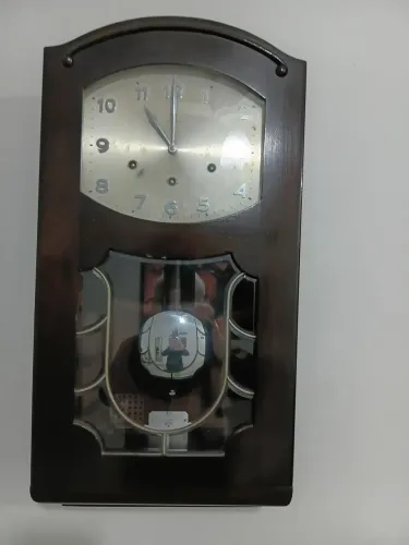Relógio de parede junghans.