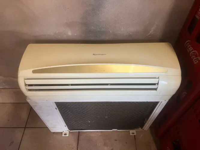 Vendo ar condicionado springer 12 mil Btus, já instalado com garantia de 06 meses 