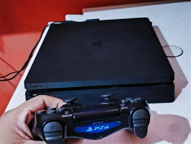 PS4 Slim + Controle Original