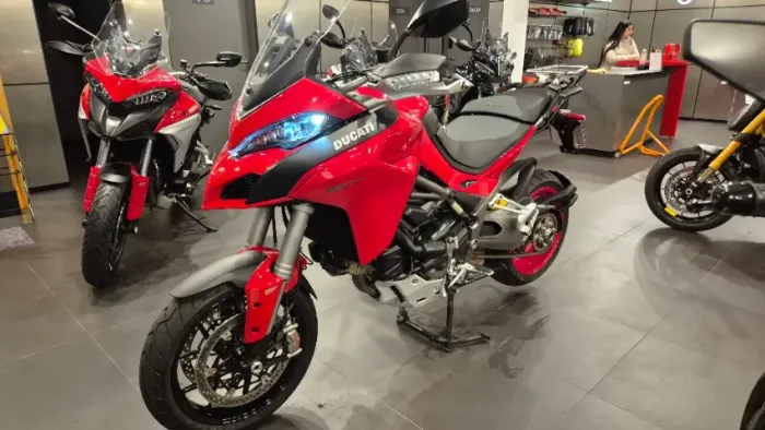 DUCATI MULTISTRADA 1260S COM BAÚS