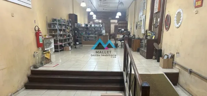 Excelente Loja Duplex, 608 m², toda reformada, à venda no Centro do Rio de Janeiro.
