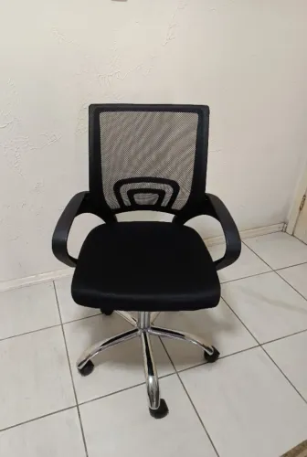 Cadeira Diretor escritório NOVA/ Giratória e com regulagem de altura