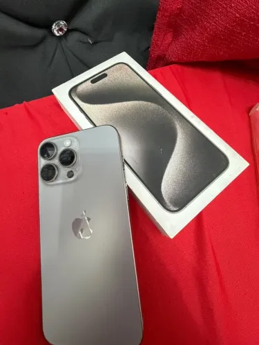 Vendo iPhone 15 promax 256gb titânio