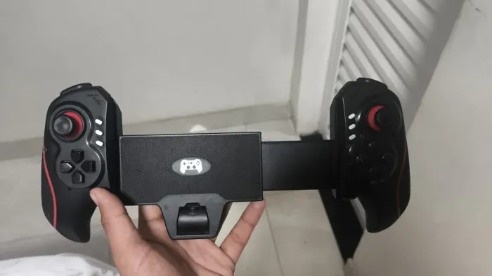 Controle game IPEGA cor preto com detalhe vermelho