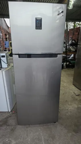 VENDO UMA GELADEIRA SAMSUNG FROSFREE 
