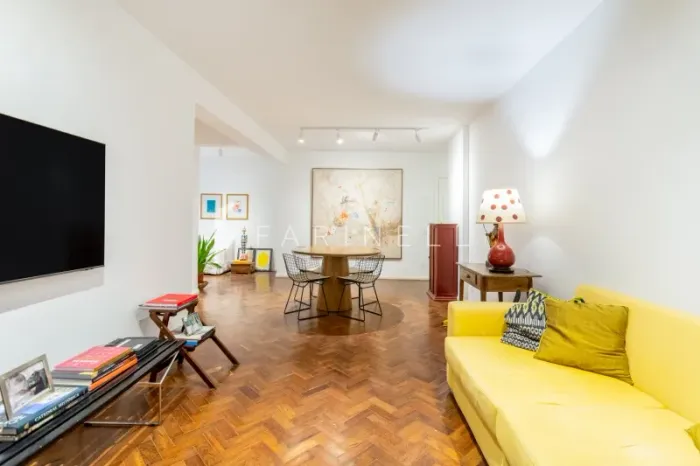 Excelente apartamento para locação semi mobiliada no Leblon.