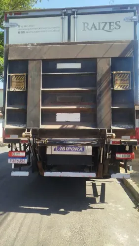 Plataforma elevatória baú toco 