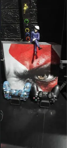 PS4 PRO 1TB + 2 CONTROLES (5 JOGOS)