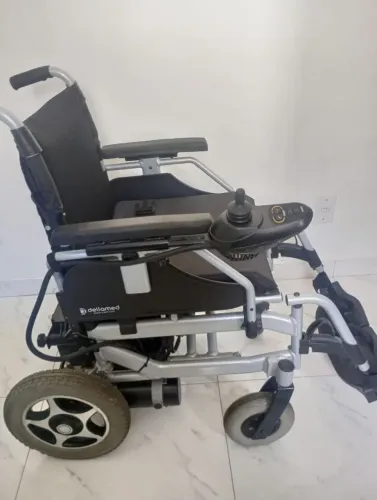 Vende se cadeira de roda elétrica