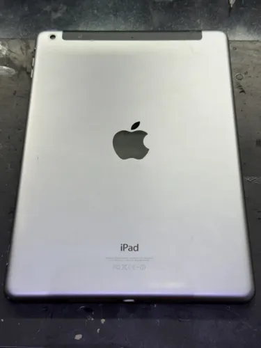 Ipad Air wifi e 3g A1475 - Detalhe com o vidro quebrado