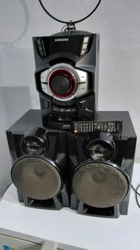 mini system samsung giga blast com defeito em uma caixa
