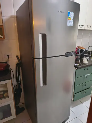 Vendo geladeira Brastemp leia o anúncio