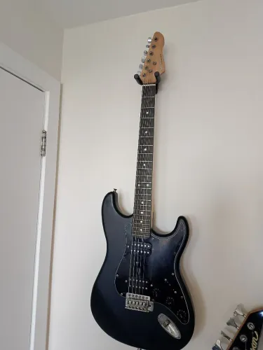 Guitarra Giannini G-102. 2 Humbuckers