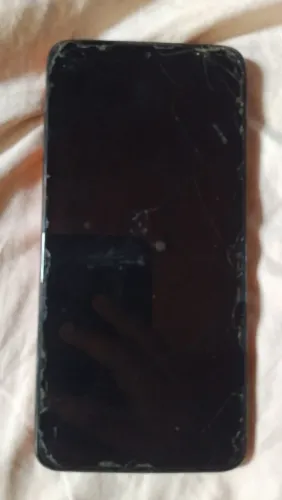 Vendo Moto G8 play tela quebrada.