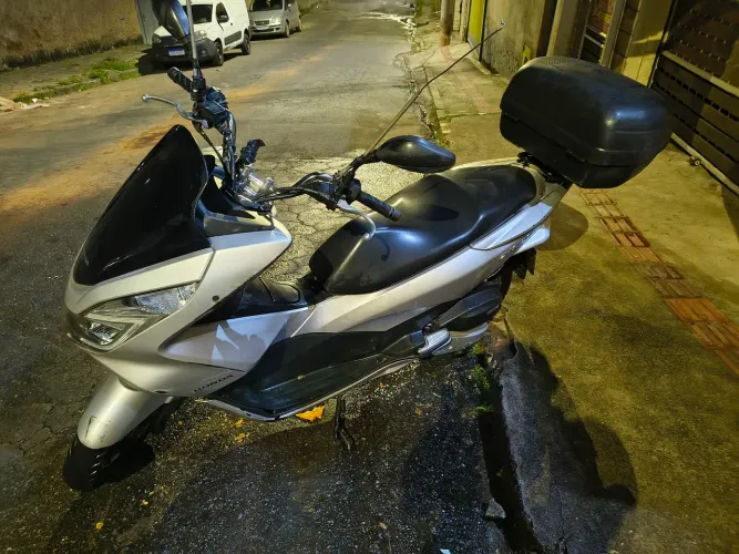 Vendo ou troco PCX por Bros 160 ou XRE 190