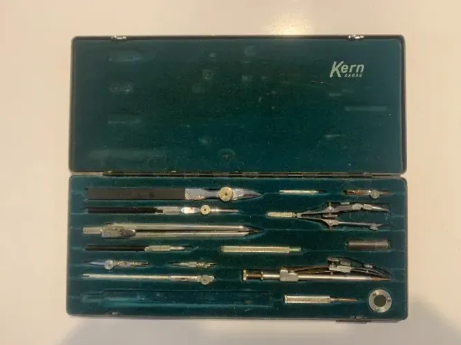 Compasso Profissional Kern 16 peças