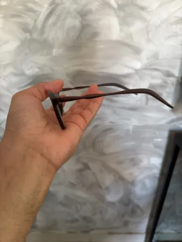 Vendo armação de óculos na cor marrom