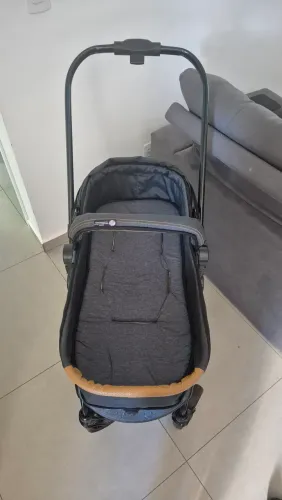 Carrinho moises com bebe conforto