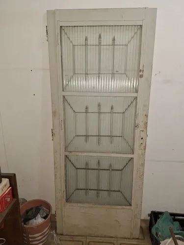 Porta de ferro com abertura vidro