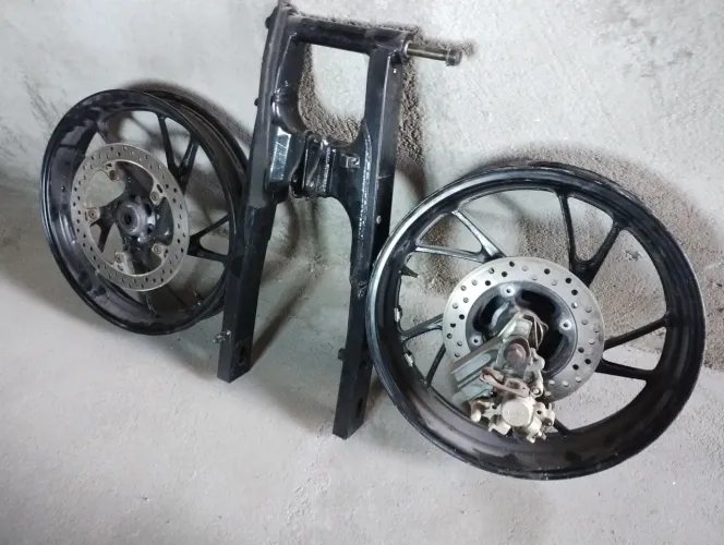 Rodas de Twister 250 balança roda traseira com disco e pinça mais suporte da coroa roda