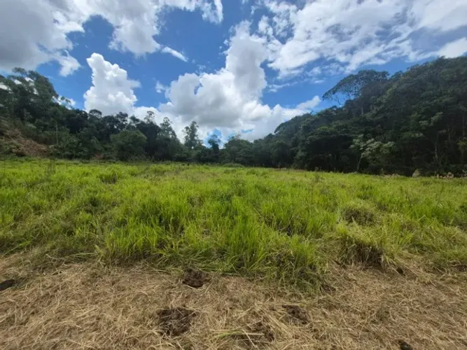 OPORTUNIDADE EM ITATIAIUÇU - TERRENO COM ÁGUA NOS FUNDOS E NATUREZA AO REDOR