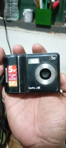 Lote 2 cameras digitais + Sd 1gb (1 funcionou 100%, outra ligou mas não abriu a objetiva)
