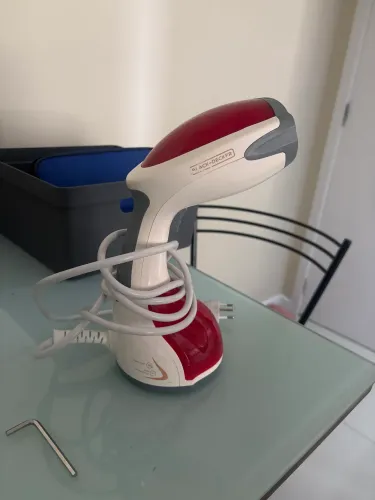 BLACKDECKER Vaporizador de Roupas Portátil