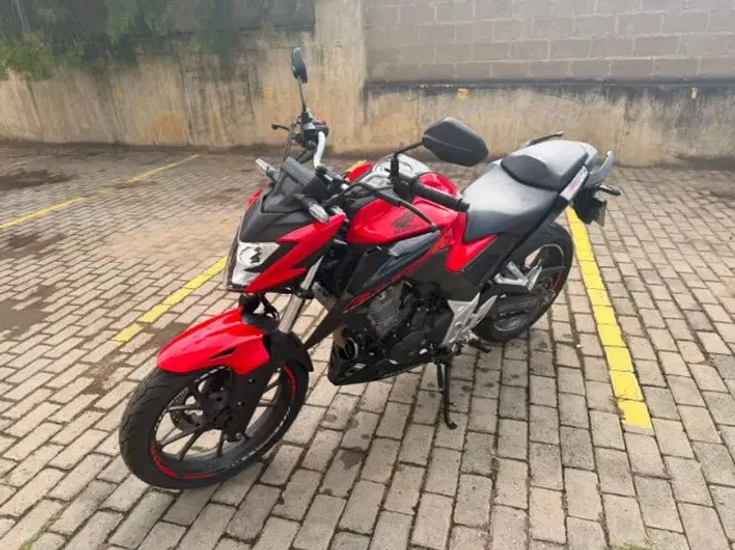 Honda CB 300F Twister ABS 2024 - Apenas 8.000 km