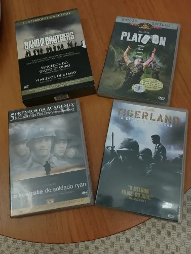 Combo de Filmes de Guerra- Band Of Brothers/ Platoon/ O Resgate do Soldado Ryan/ Tigerland