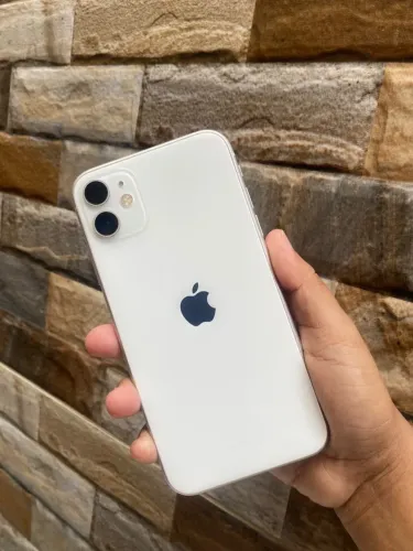 iPhone 11 64GB Branco - Funcionando Perfeitamente - Bateria 82%