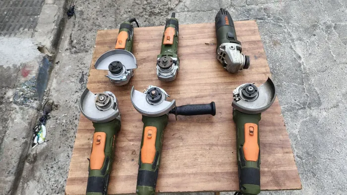 Esmerilhadeira e lixadeira opção 110 ou 220 volts Black & Decker ou blauk  cada 165 cada