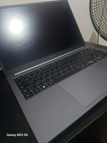 Vendo Notebook sansung book 4 ( NÃO está ligando),carcaça em ótimas condições.
