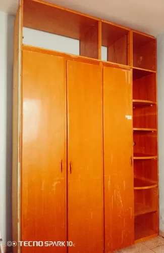 Guarda Roupa de madeira
