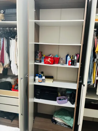 Guarda roupas de casal 6 portas.