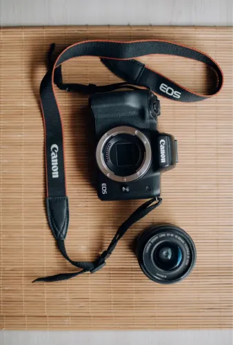 Câmera Canon M50 Mirrorless 4K MARK II - Wi-Fi, Bluetooth e Tela Articulada