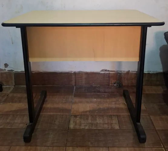 MESA DE ESCRITÓRIO/ ESTUDO