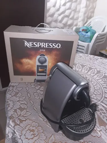 Cafeteira Nespresso Essenza C100