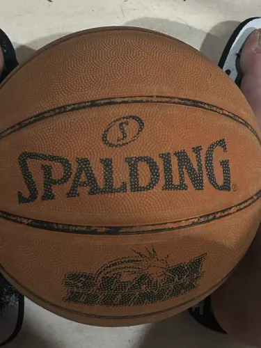 Bola de basquete laranja da Spalding