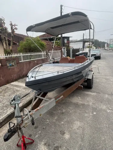 Vendo lancha recém reformada