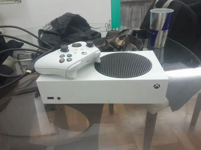 Xbox series S 512GB estado de novo, pouco uso