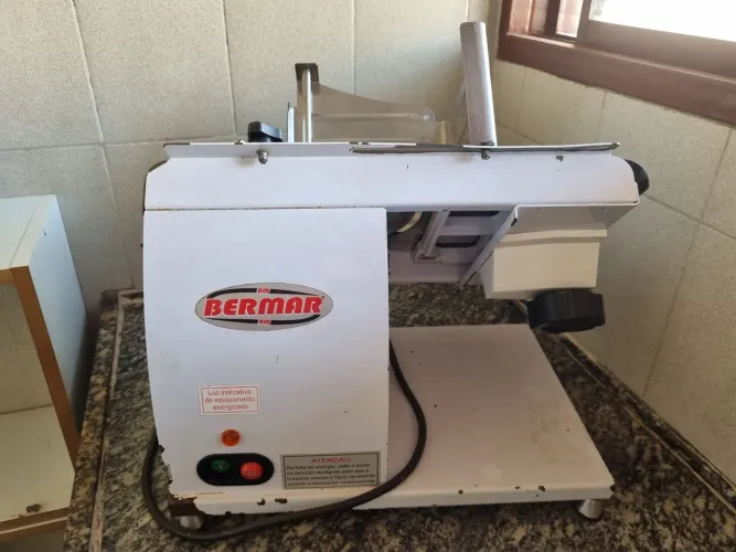 Máquina de cortar frios