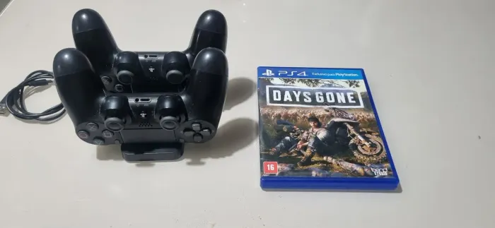 VENDO DAYSGONE E BASE CARREGADOR PARA 2 CONTROLES PARA PS4