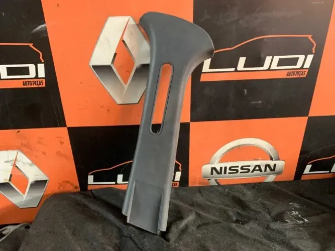 Acabamento Superior Esquerdo da Coluna Central Renault Duster Oroch 2015 a 2020