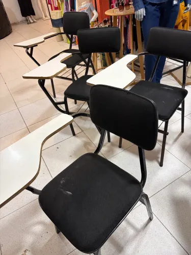 Cadeira Escolar com braço para escrever 