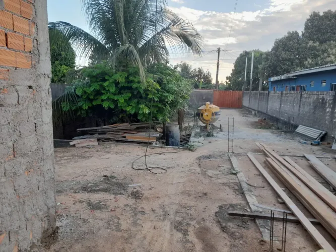 Casa em construção no centro de Machadinho D'Oeste