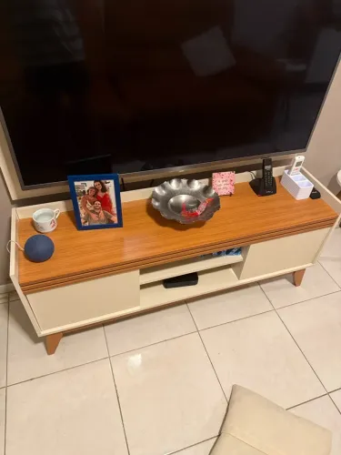Rack com painel para tv conservadíssimo