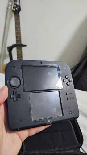 Nintendo 2ds desbloqueado com micro sd 32 gb, carregador, case e estojo