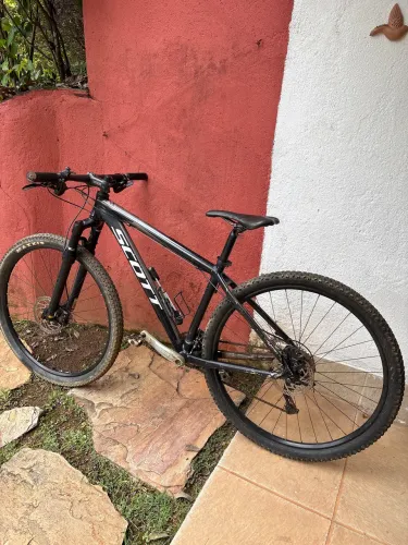 Bicicleta Scott com pedaleira