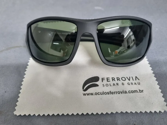 Óculos Esportivo FERROVIA preto fosco . Lentes polarizadas .